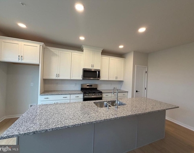 375 Aspen Way - Photo Thumbnail 10