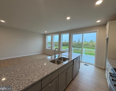 375 Aspen Way - Photo Thumbnail 16