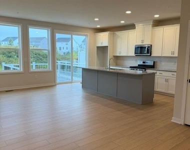 375 Aspen Way - Photo Thumbnail 8