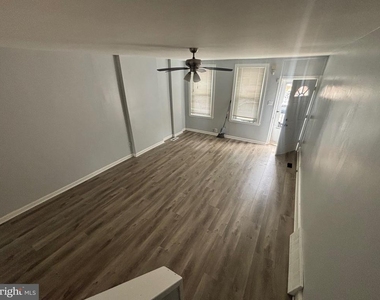 924 Jackson Street - Photo Thumbnail 2