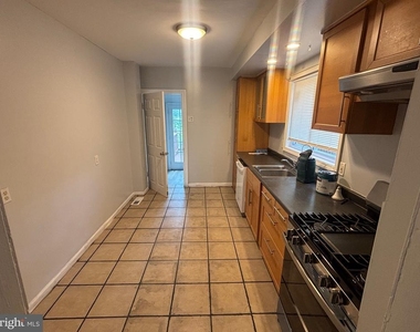924 Jackson Street - Photo Thumbnail 7