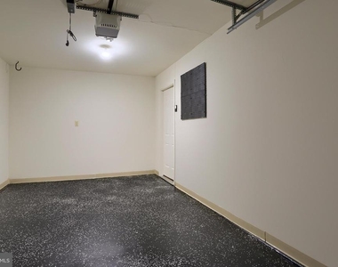 453 Waverly Woods Drive - Photo Thumbnail 32