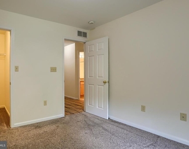 453 Waverly Woods Drive - Photo Thumbnail 25