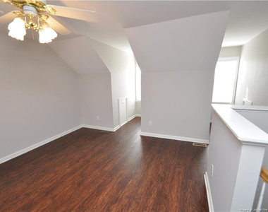 402 Knightsborough Way - Photo Thumbnail 32