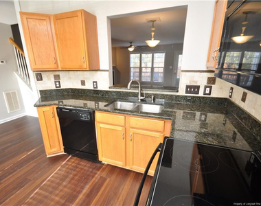 402 Knightsborough Way - Photo Thumbnail 5