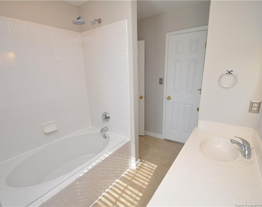 402 Knightsborough Way - Photo Thumbnail 28