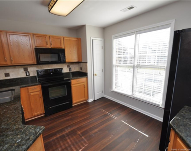 402 Knightsborough Way - Photo Thumbnail 2