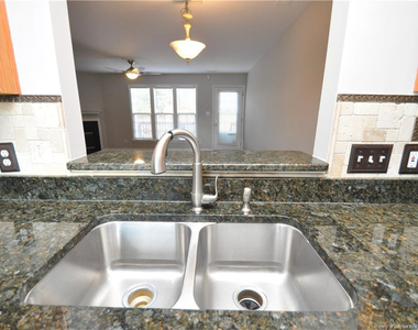 402 Knightsborough Way - Photo Thumbnail 9