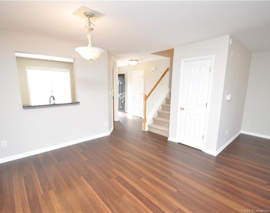 402 Knightsborough Way - Photo Thumbnail 11