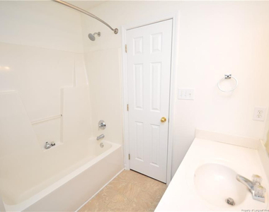 402 Knightsborough Way - Photo Thumbnail 23