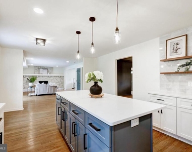 4928 Edgewood Road - Photo Thumbnail 9