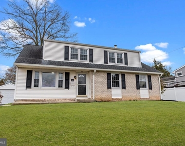 131 Kipling Drive - Photo Thumbnail 2