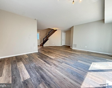 63 Hillcroft Way - Photo Thumbnail 2