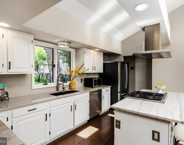 90 Hoover Avenue - Photo Thumbnail 6