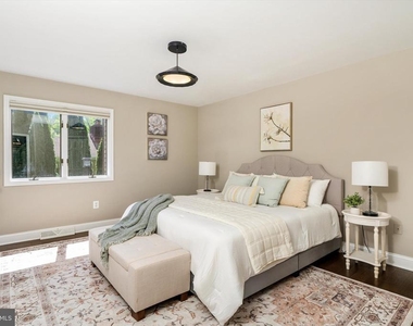 90 Hoover Avenue - Photo Thumbnail 21