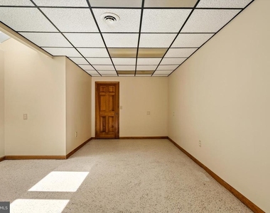 90 Hoover Avenue - Photo Thumbnail 34