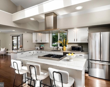 90 Hoover Avenue - Photo Thumbnail 5