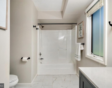 90 Hoover Avenue - Photo Thumbnail 20