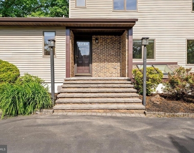 90 Hoover Avenue - Photo Thumbnail 1