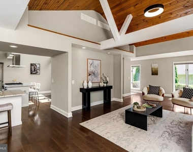 90 Hoover Avenue - Photo Thumbnail 11