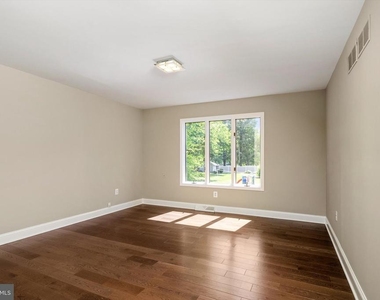 90 Hoover Avenue - Photo Thumbnail 17
