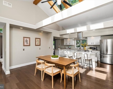 90 Hoover Avenue - Photo Thumbnail 3