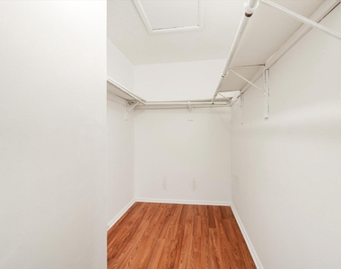 21 Chamberlin Court - Photo Thumbnail 12