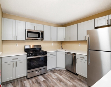 21 Chamberlin Court - Photo Thumbnail 4