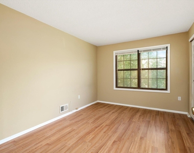 21 Chamberlin Court - Photo Thumbnail 6