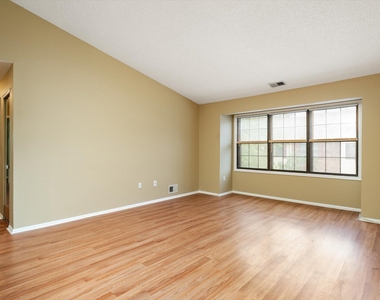 21 Chamberlin Court - Photo Thumbnail 14