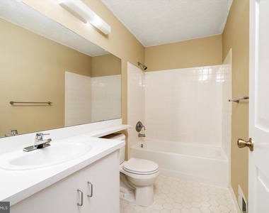 21 Chamberlin Court - Photo Thumbnail 8