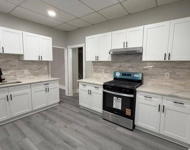 449 Chambers Avenue - Photo Thumbnail 7
