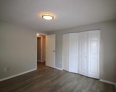 408 Drolmond Drive - Photo Thumbnail 15