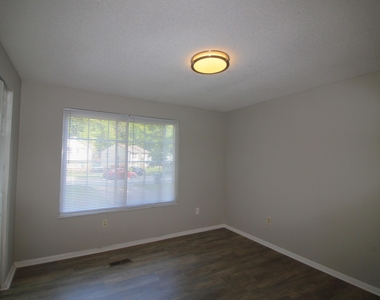 408 Drolmond Drive - Photo Thumbnail 14