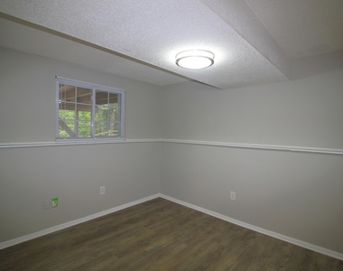 408 Drolmond Drive - Photo Thumbnail 4