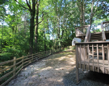 408 Drolmond Drive - Photo Thumbnail 20