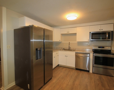 408 Drolmond Drive - Photo Thumbnail 13