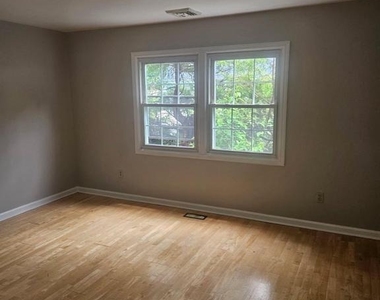 36 Newtown Lane - Photo Thumbnail 5