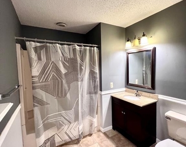 4204b Aberdeen Drive - Photo Thumbnail 16