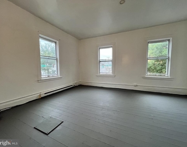 148 E Washington Street - Photo Thumbnail 7