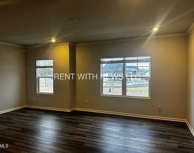 308 Leland Crest Drive - Photo Thumbnail 3