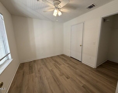 1511 Graduate Lane - Photo Thumbnail 3