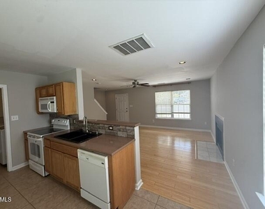 107 Breezemere Court - Photo Thumbnail 8