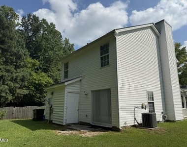 107 Breezemere Court - Photo Thumbnail 15