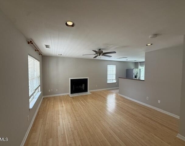 107 Breezemere Court - Photo Thumbnail 3