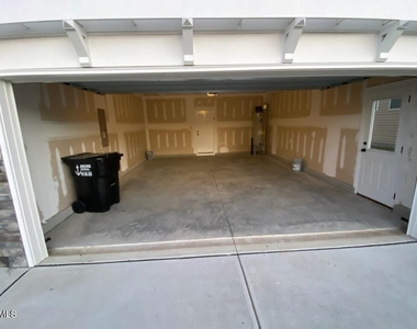 360 Highview Drive - Photo Thumbnail 3