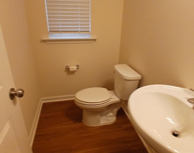 136 Eagleson Street - Photo Thumbnail 10