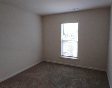 136 Eagleson Street - Photo Thumbnail 16