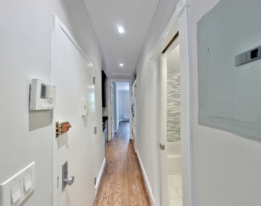 West 52nd Street - Photo Thumbnail 5