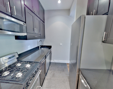 West 52nd Street - Photo Thumbnail 4